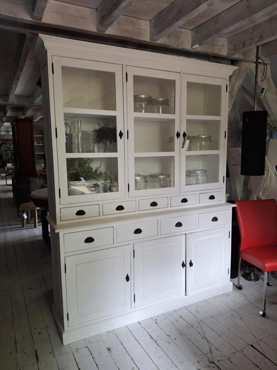 BUFFETKAST TAUPE KLEURIG AFGEPRIJSD