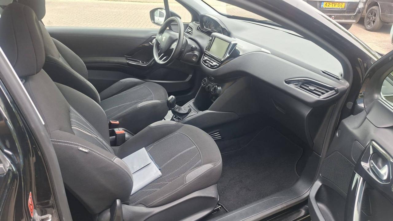 Peugeot 208 1.2 VTI Active 3deurs bj:2013 airco apk 5-2027 i.z.g.st
