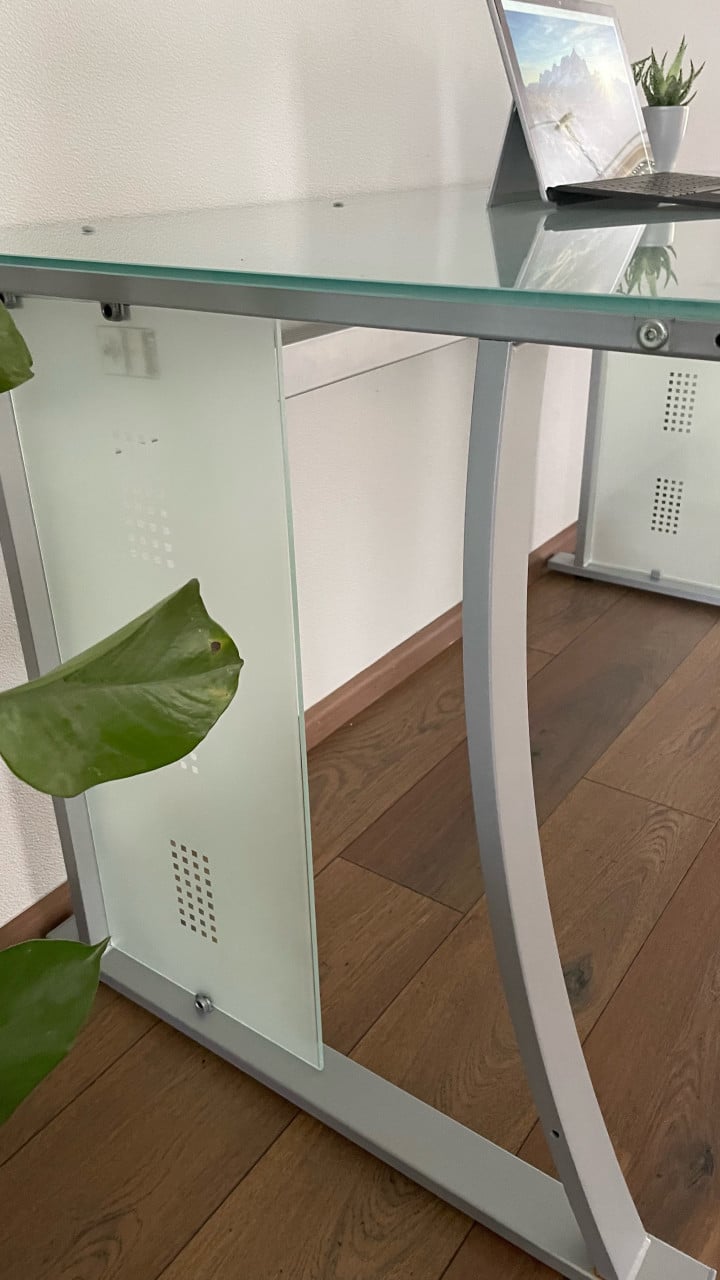 Prachtig bureau hardglas met boekenkast