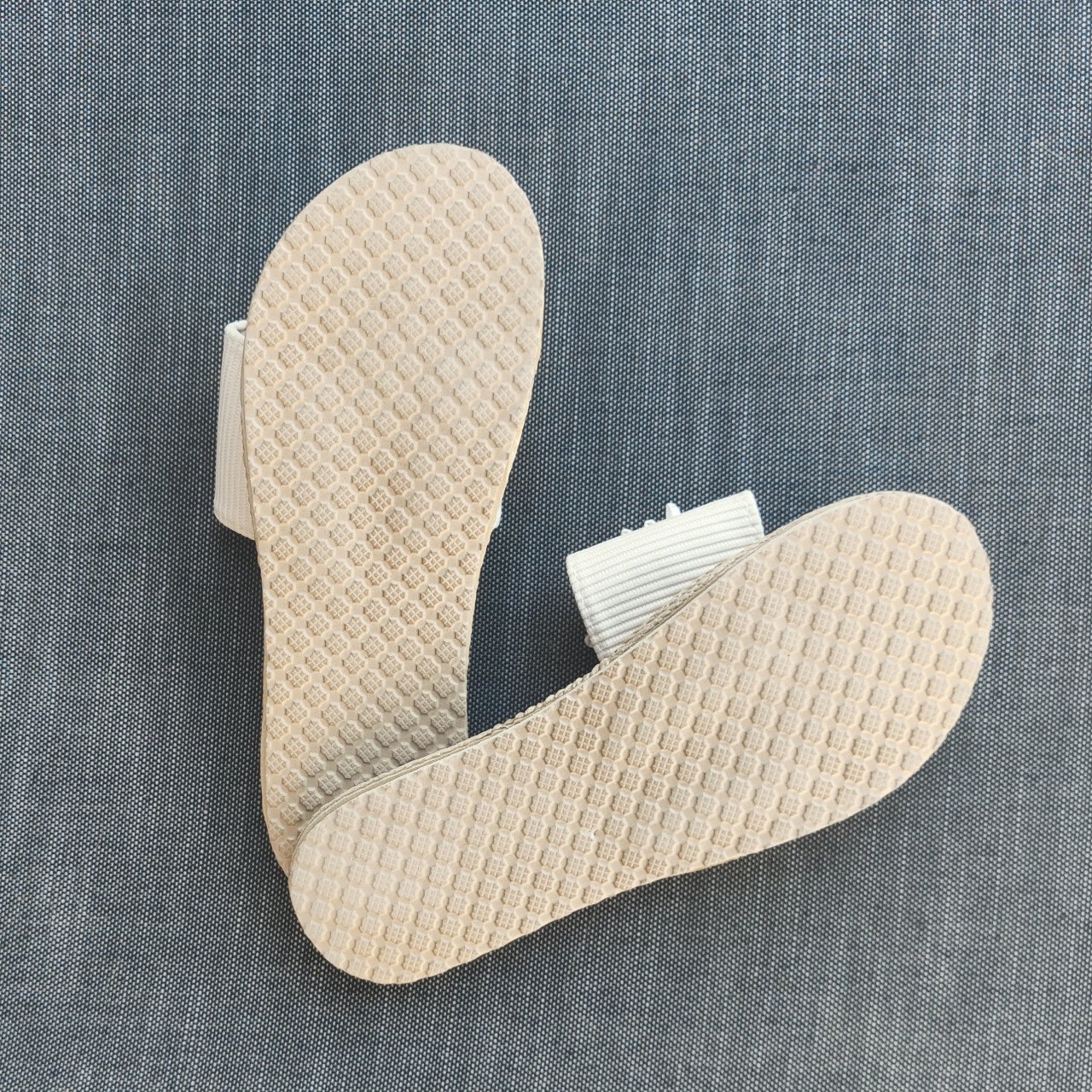 Vrolijke vrouwelijke slippers - merk Diaterr - mt. 41