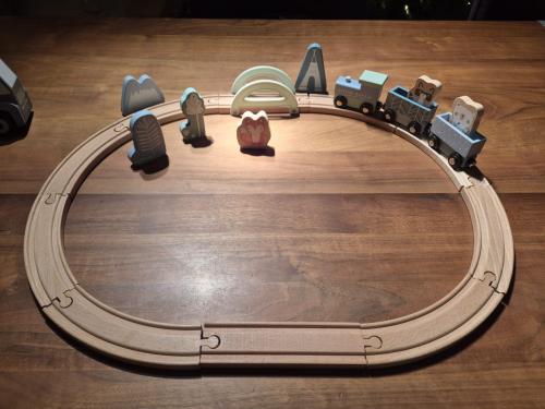 Little Dutch: Houten treinbaan met diverse wagons en assessoires