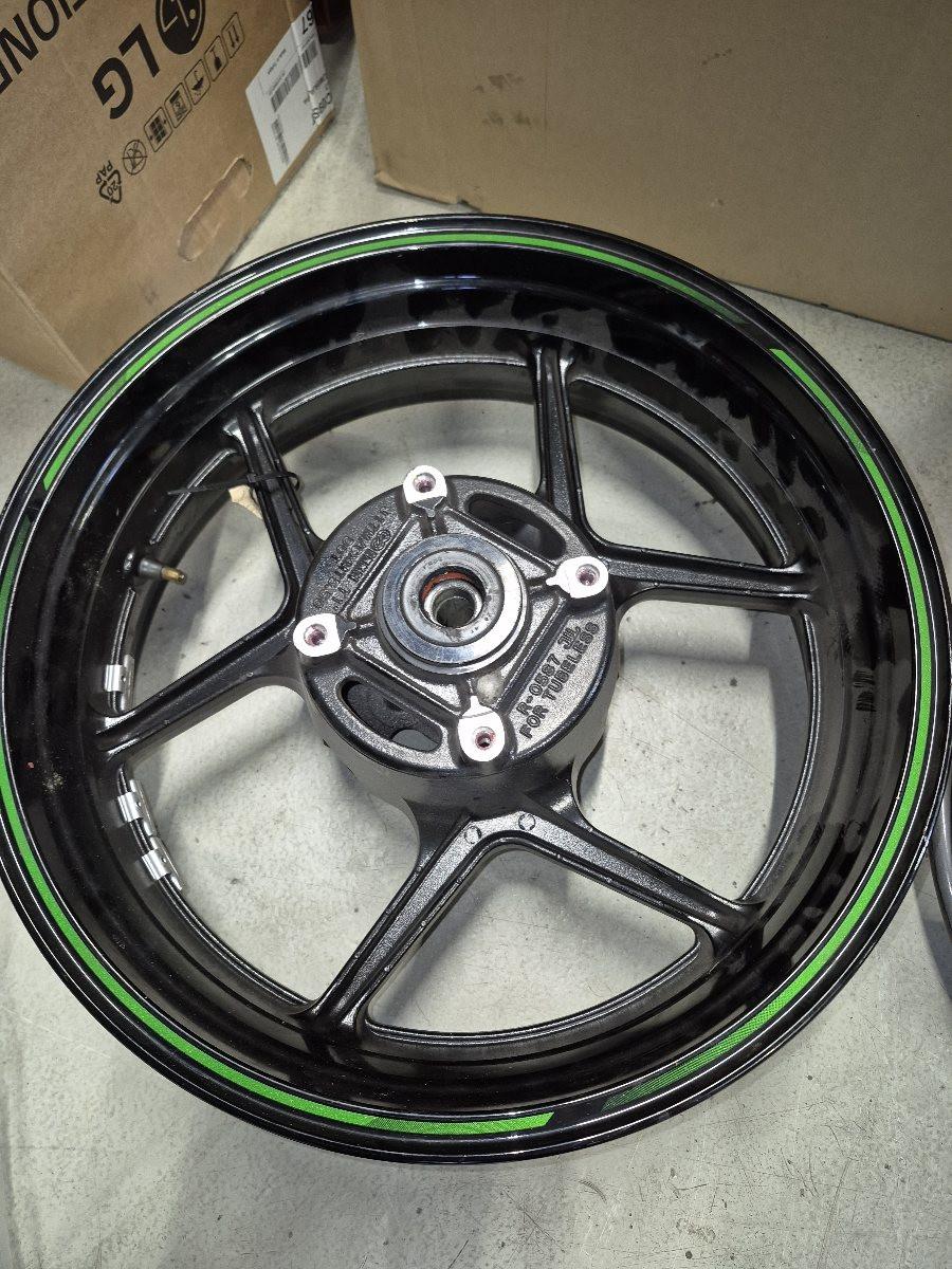 10.000 Nieuwe en gebruikte motor onderdelen