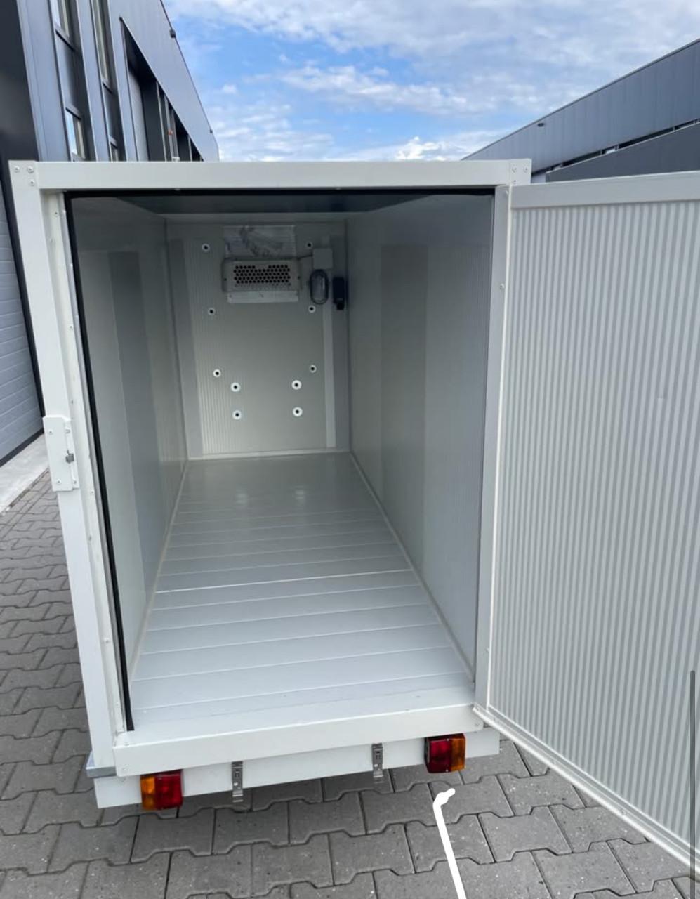 Kleine koelwagen te koop  nieuwe opbouw en motor