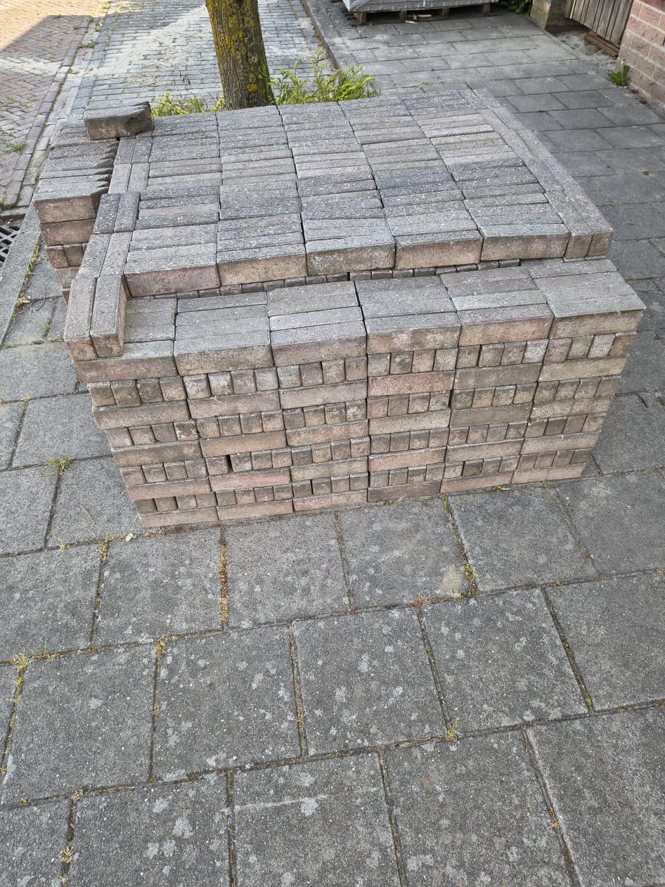 Te koop: Straatstenen 5x20cm Rood genuanceerd