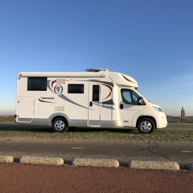 Camper elnagh baron 565 lengtebedden