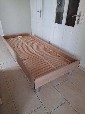 1Persoons bed 90 x 220 (in goede staat )