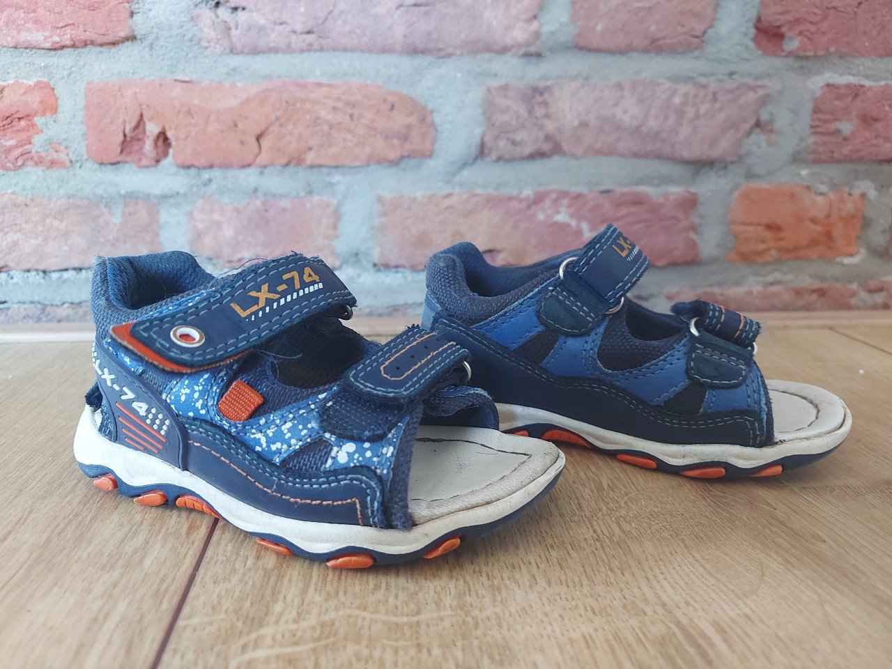 Leuke blauw oranje sandalen maat 23 € 3,-