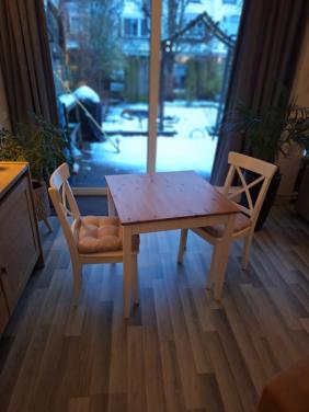 Tafeltje met twee stoelen