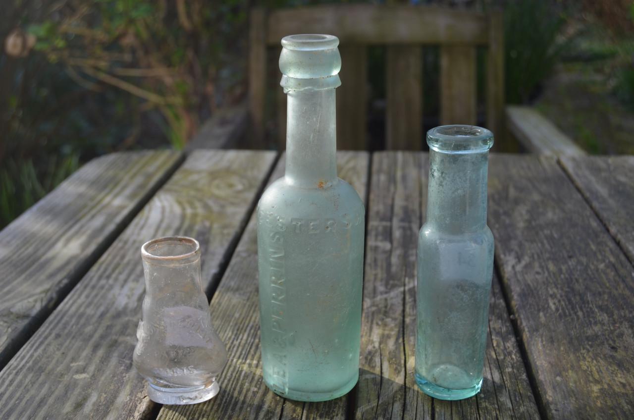 3 Flesjes bodemvondsten ca 1900