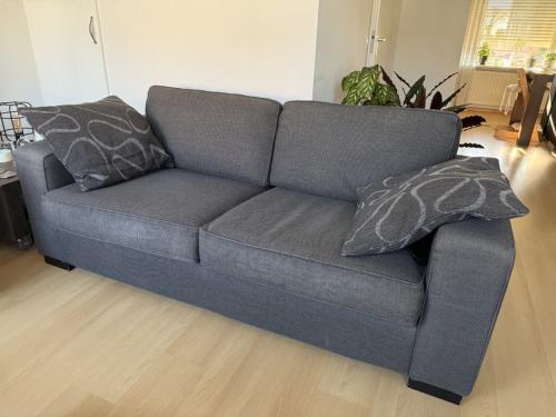 Nette 2.5 zits Bank, 2x Fauteuils en hocker te koop