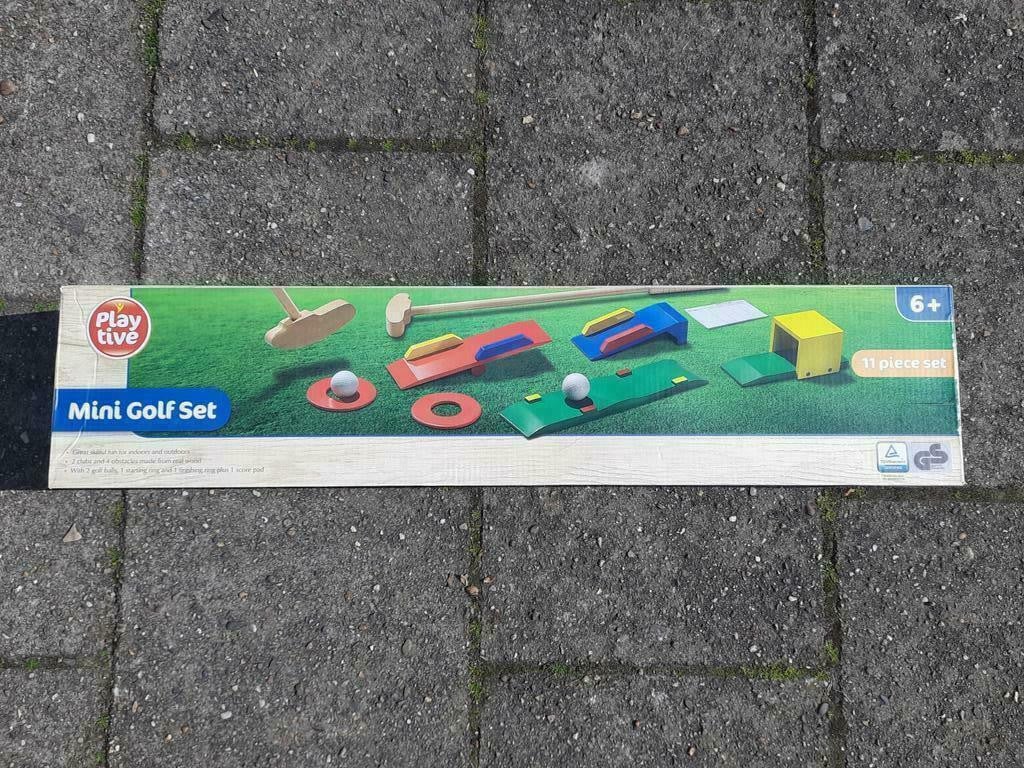 Buitenspeelgoed of voor binnen mini golfset vanaf 3 jaar geheel nieuw/compl
