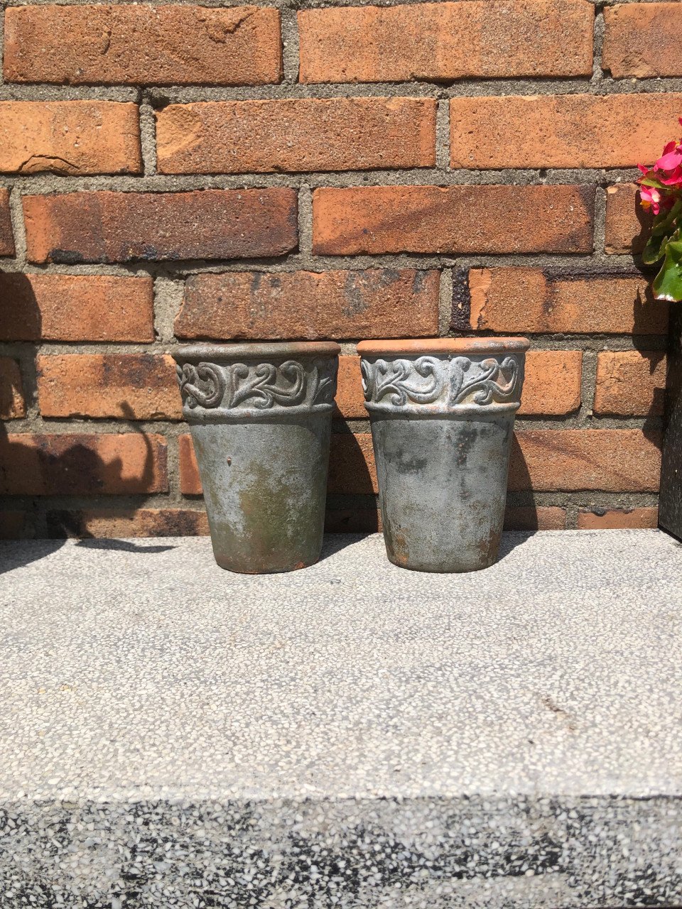 2 bloempotten.