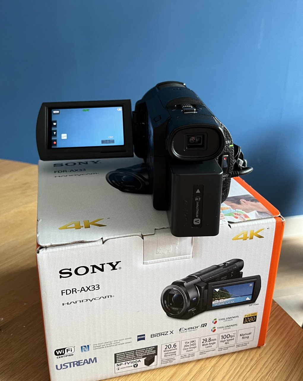 Sony handycam 4K FDR AX33