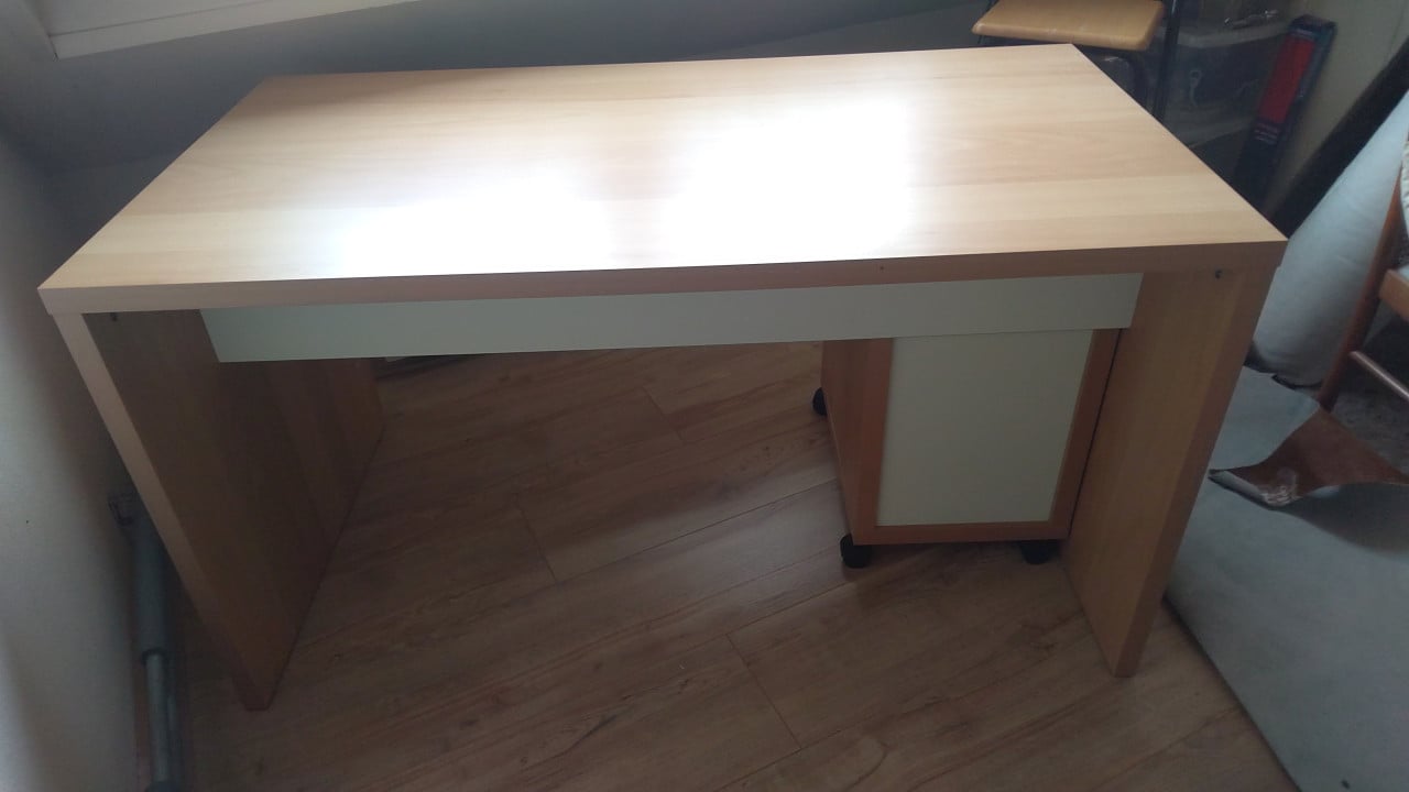 Bureau met kastje vrijwel ongebruikt