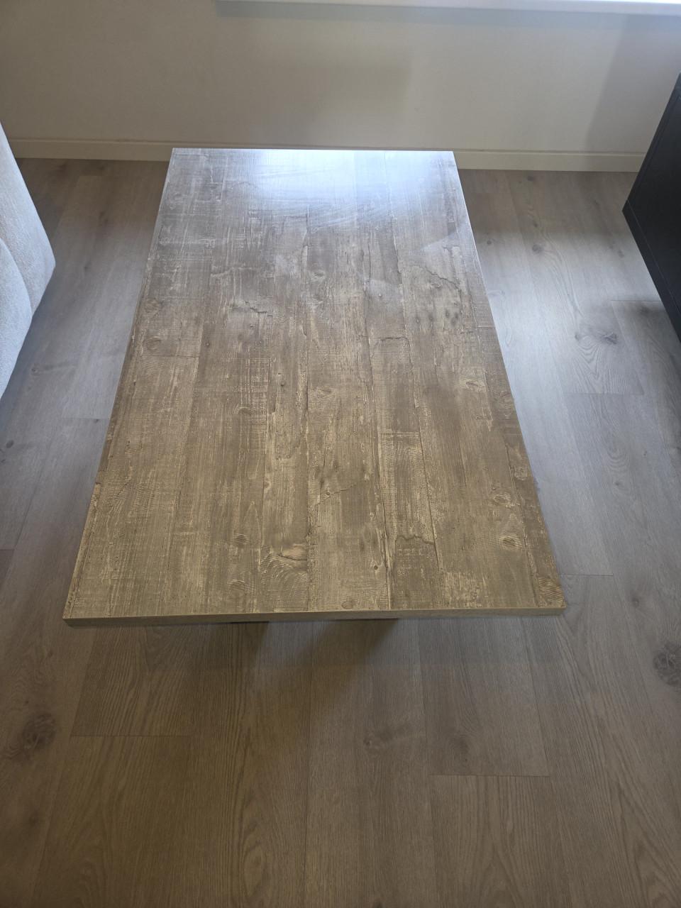 Eettafel plus stoelen en salontafel