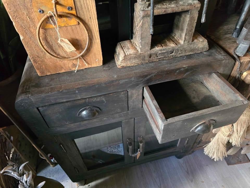 NACHTKASTJES OF KLEINE SIDETABLE OLD BLACK MET RUITJES