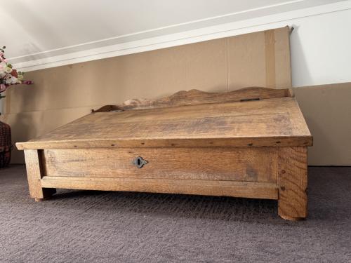 Lessenaar antiek