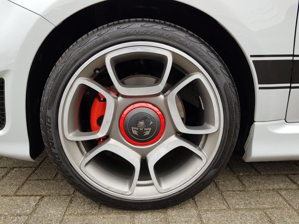 Abarth 500 1.4 t-jet abarth 595 - 145 pk