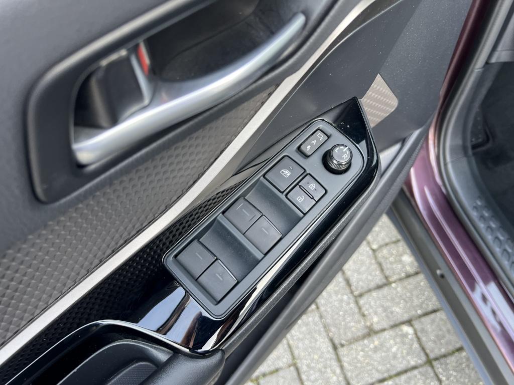 Toyota C-hr 1.8 hybrid executive