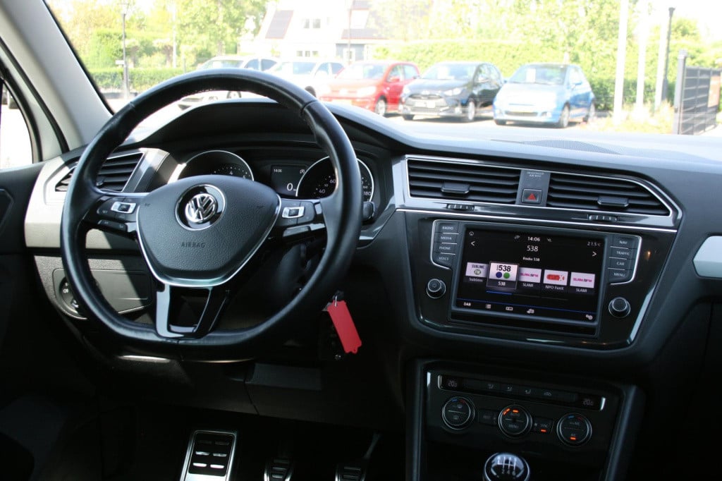 Volkswagen Tiguan 1.4 tsi r-line / connected series