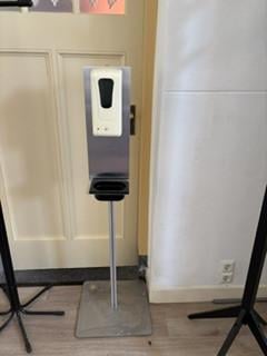 Lockers geel /flip-overs/ handsanitair standaard/Lundia planken