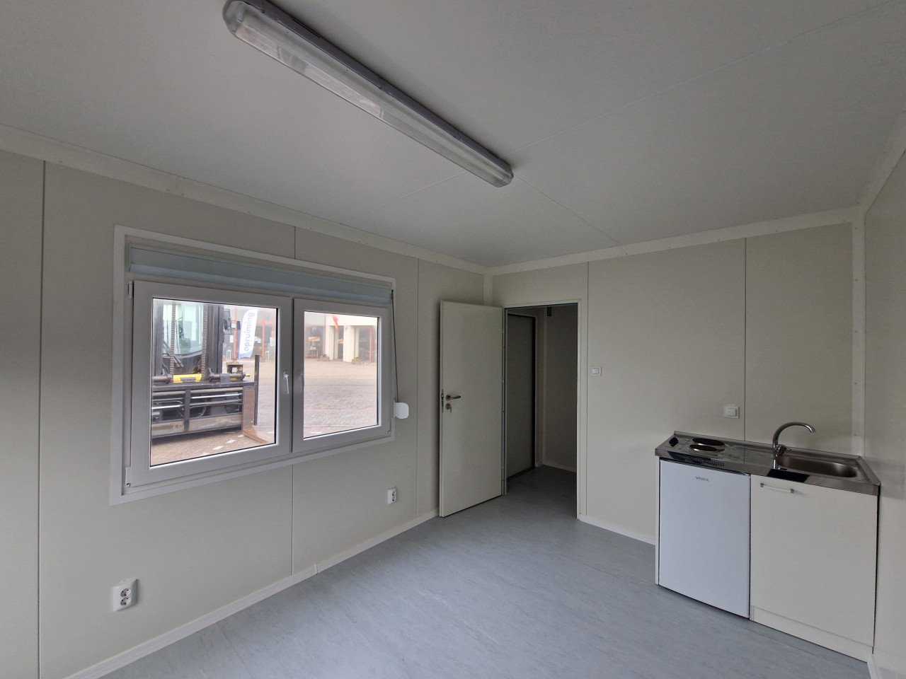 Nieuwe 6x3m kantoorunit / uitvoerderskeet met keuken en wc