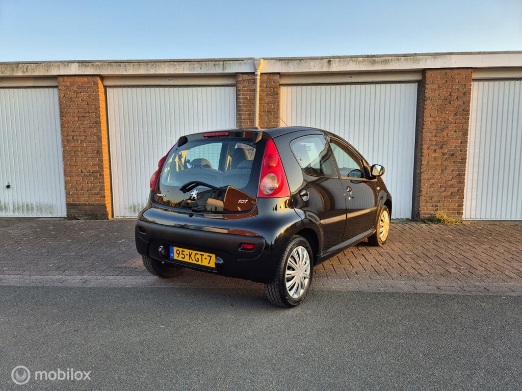 Peugeot 107 1.0-12v / 5-deurs / airco