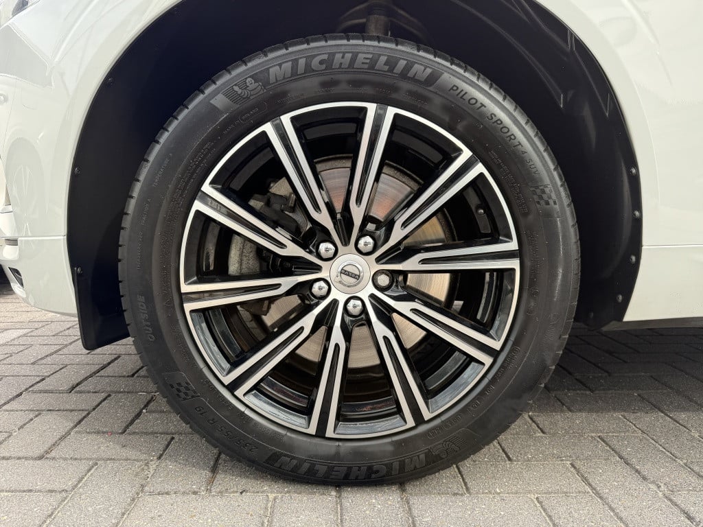 Volvo XC60 t5 255pk awd inscription| leder| stoel.verw| navi| getint glas
