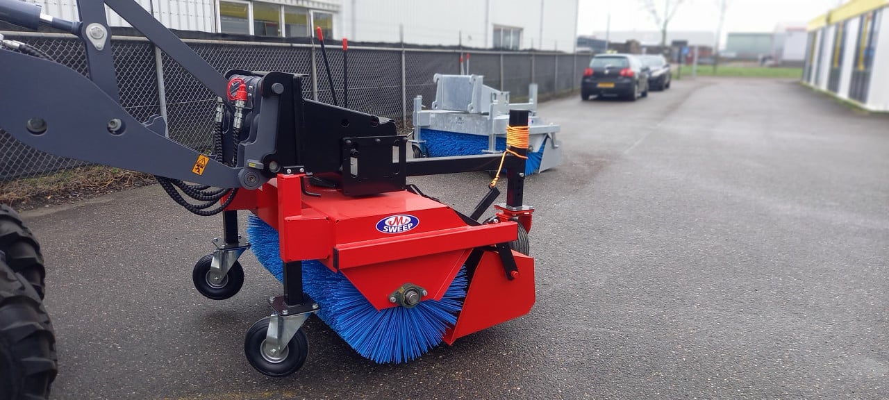 M sweep veegmachine voor aan de Shovel