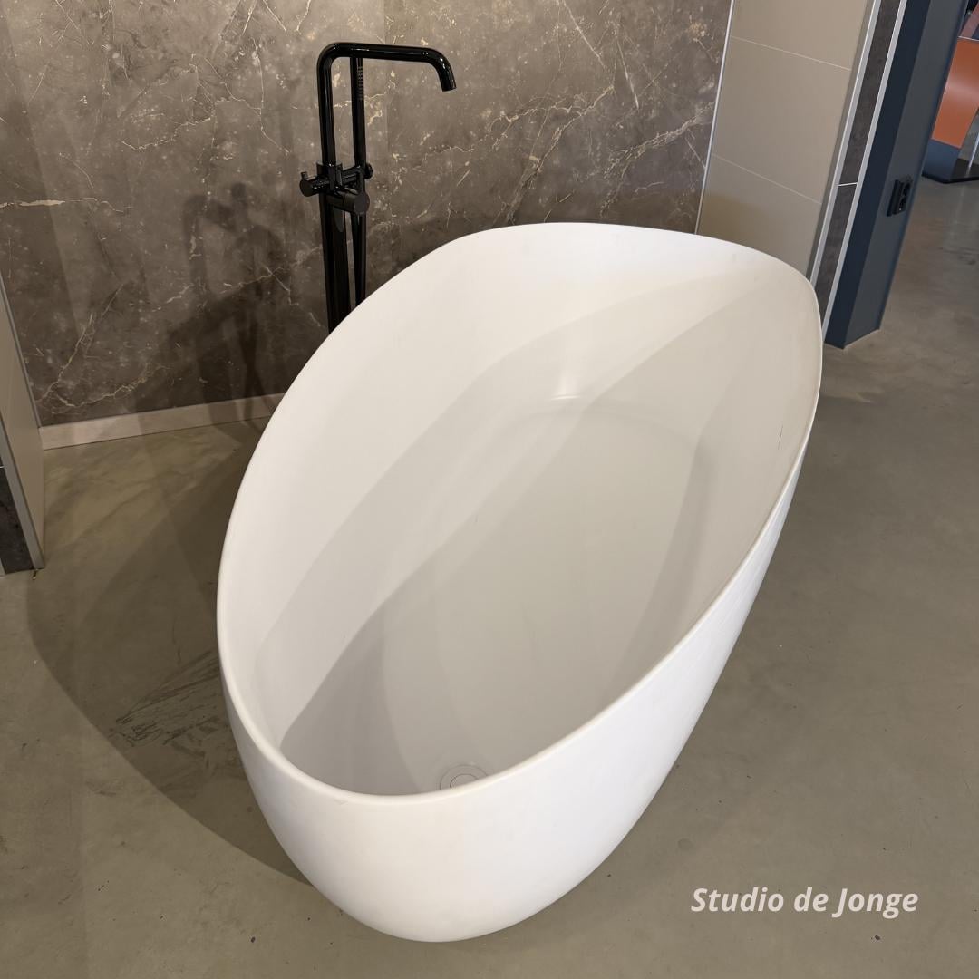 Luxe vrijstaand bad – showroommodel