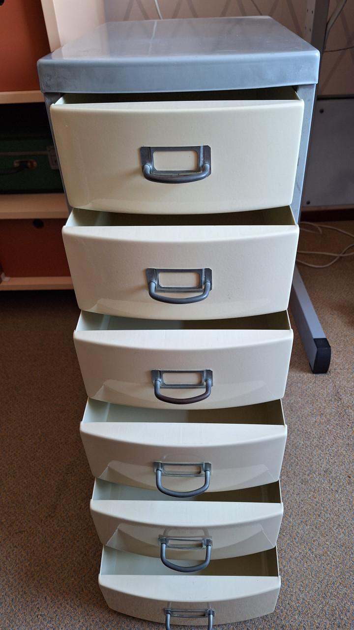 Stalen ladenkastje met 6 laden grijs/geel