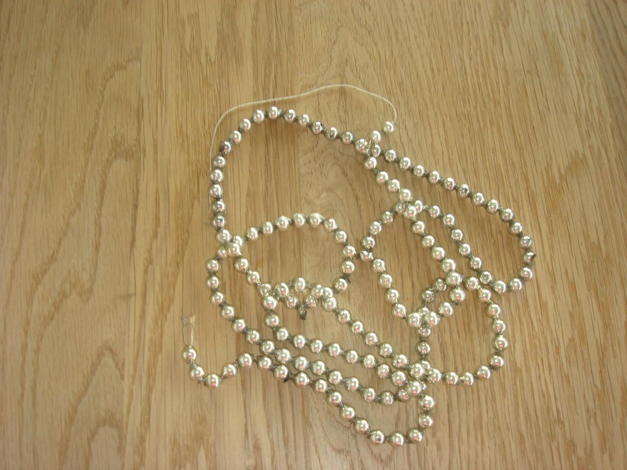 Te koop Oude glazen zilveren kralen ketting voor kerst