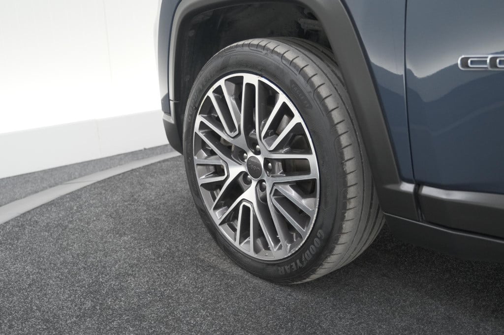 Jeep Compass 4xe 190 plug-in hybrid electric limited | elektrisch panoramad