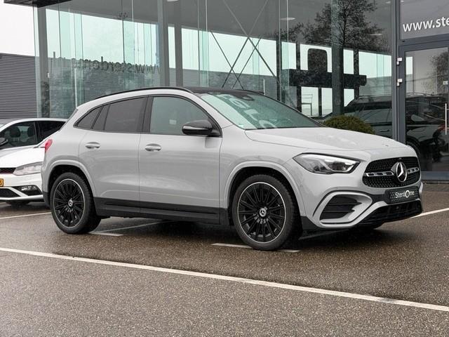 Mercedes-Benz Gla-klasse 180 amg line i 2025 i panorama dak i manufaktur al