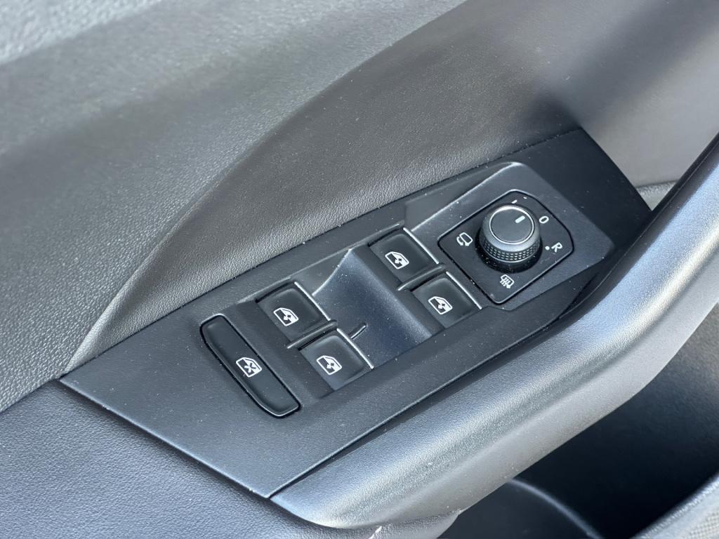 Volkswagen T-cross 1.0 tsi dsg r-line | camera | trekhaak | led gril | 4-se