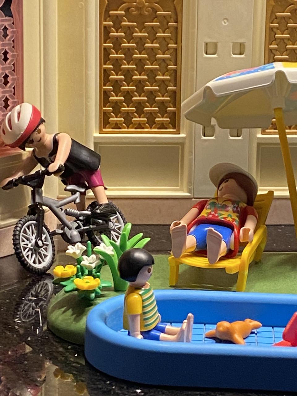 Playmobil zwembad met kinderen moeder en mountainbikesters