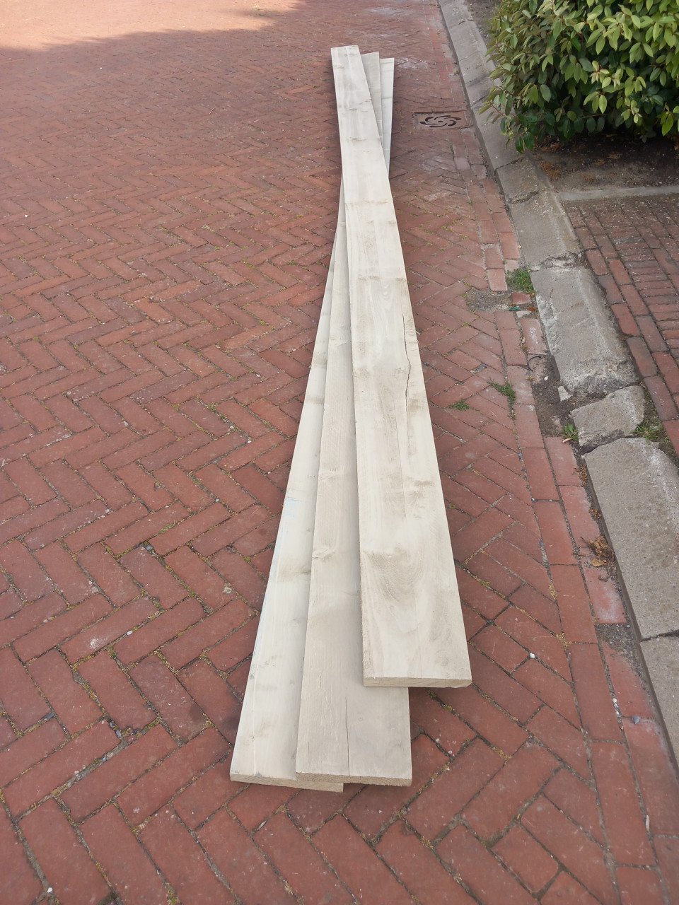 Geborstelde steigerplanken