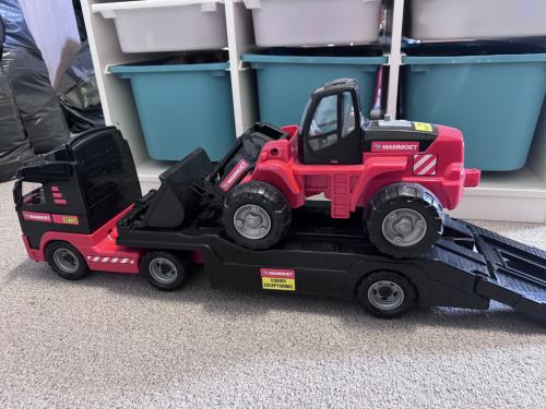 Mammoet vrachtwagen met oplegger