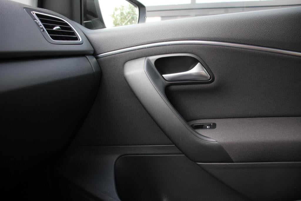 Volkswagen Polo 1.0 mpi comfortline - 5drs - stoel verwarming - pdc rondom 