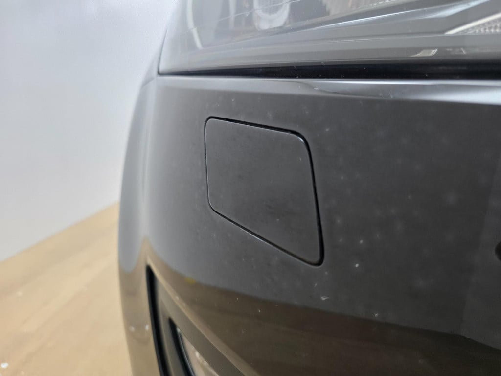 Volkswagen Polo occasion 1.2 tsi in zwart met cruisecontrol en sportieve lo
