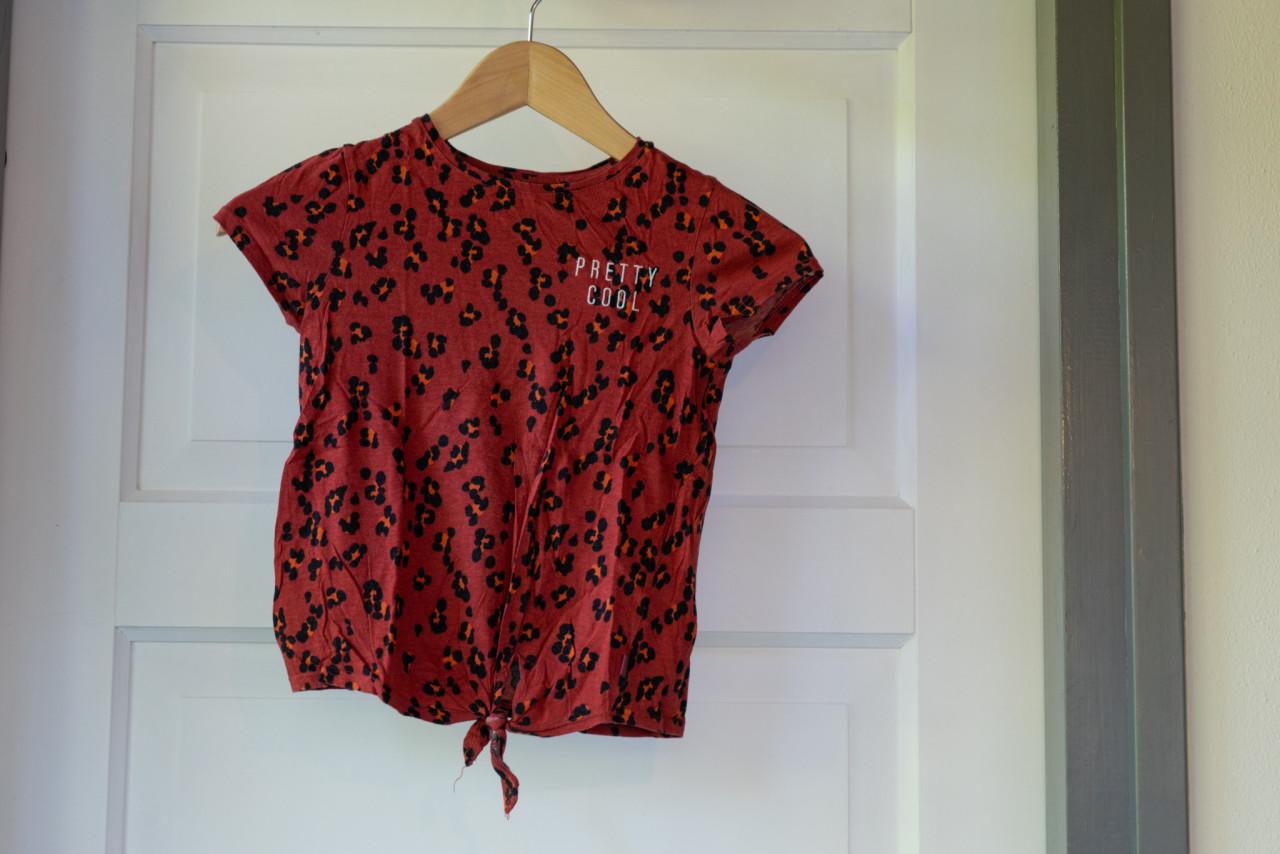 Set van 5 shirts in panter/luipaard thema, maat 122-128