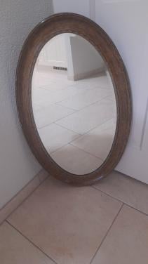 Mooie ovalen vintage spiegel  70 x 41 (in goede nette staat )