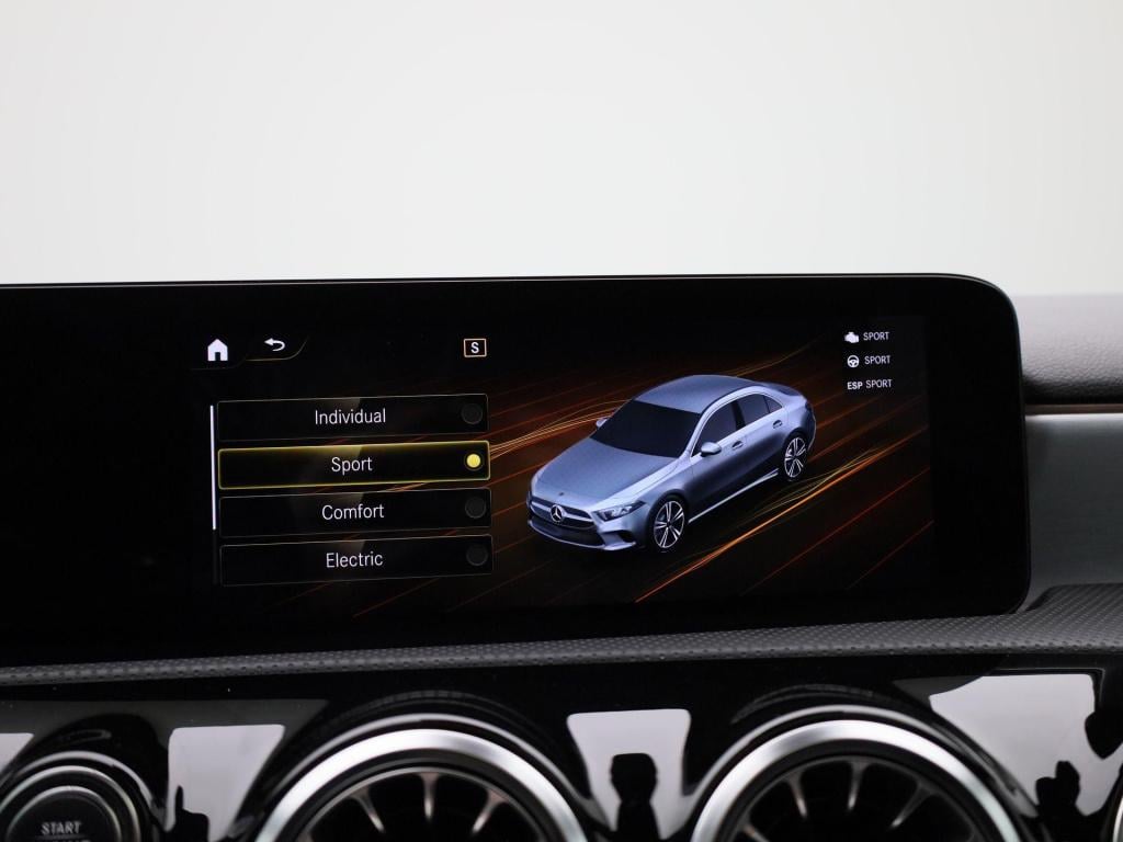 Mercedes-Benz A-Klasse limousine a 250 e amg line | automaat | panoramadak 