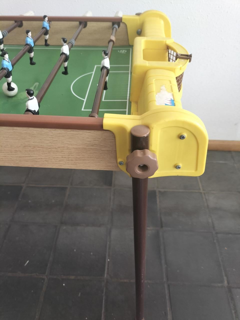 Voetbalspel op pootjes