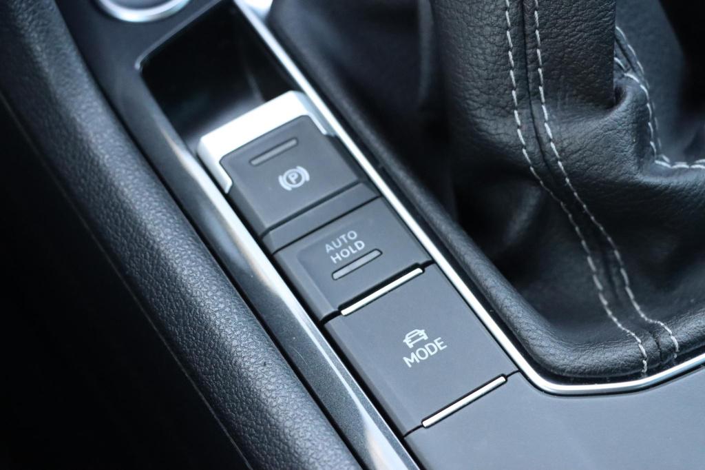 Volkswagen Tiguan 1.4 tsi ehybrid r-line business 245pk dsg6 | soh 96,5% |