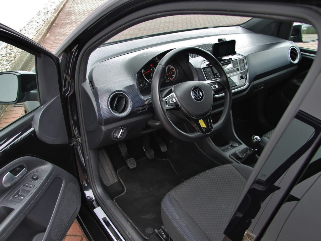 Volkswagen UP! active 5drs. clima | cruise | camera | vol!