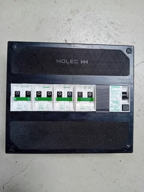 Groepenkast Siemens 4 groeps 16 A met aardleksch. 40 A 30 mA.