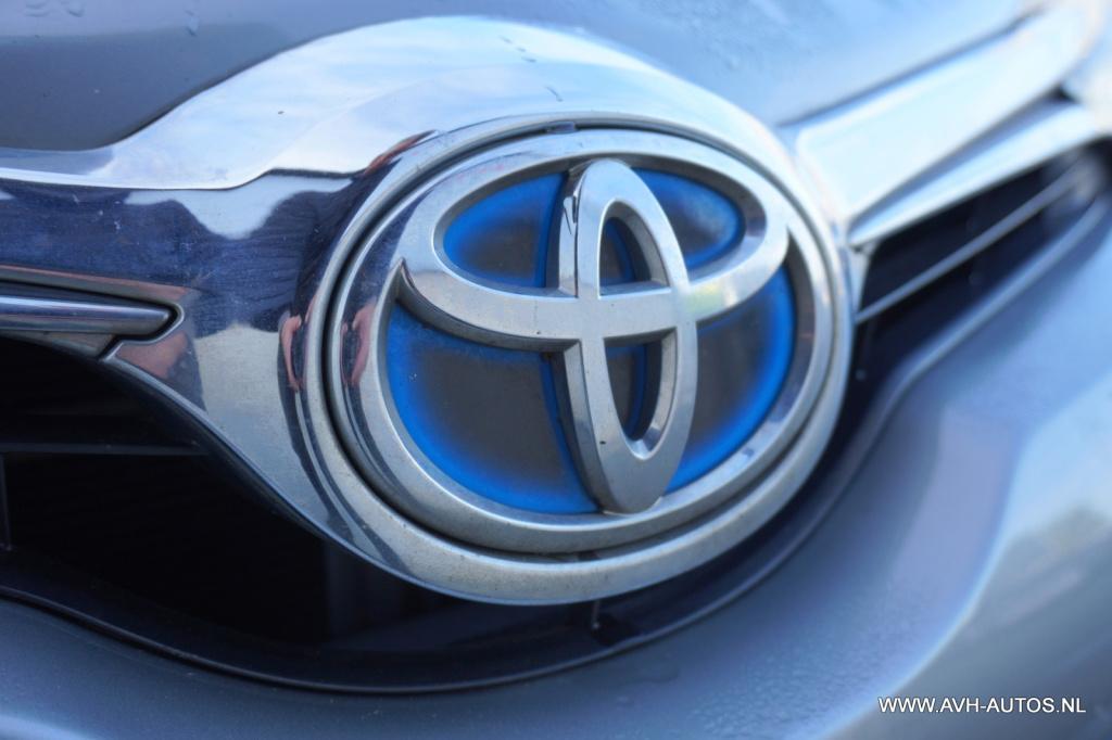 Toyota Auris touring sports 1.8 hybrid lease