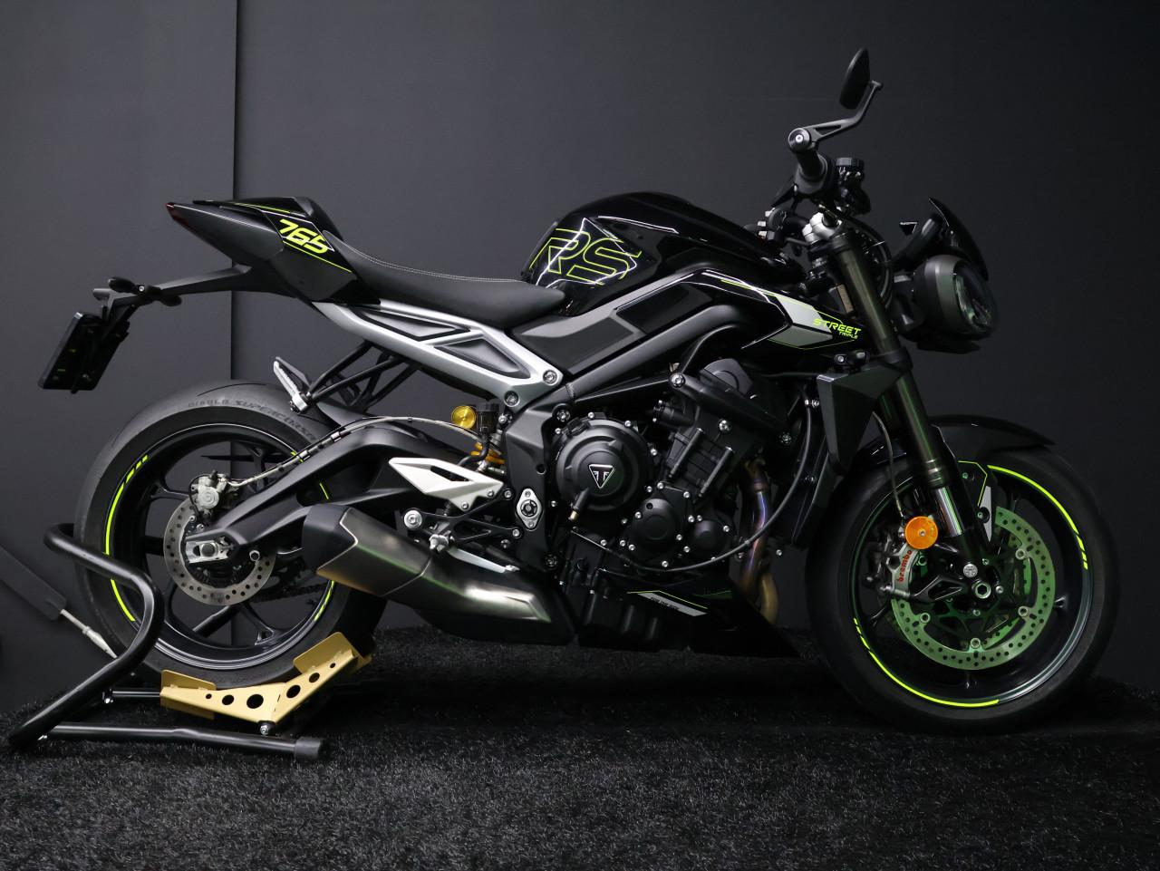 STREET TRIPLE RS | Phantom Black