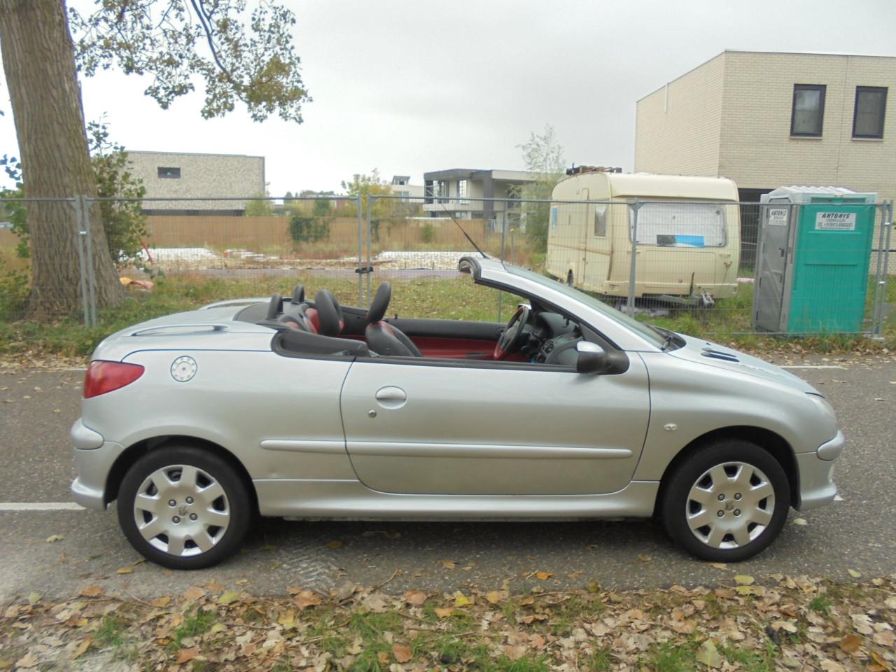 206 Cabriolet vol leer nette auto  met N.A.P en Apk € 1795